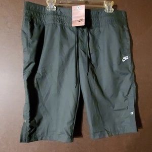 NWT women's NIKE Shorts L 12 14